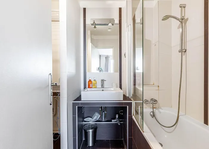 Daire Guestready - Chic Retreat In La Defense Courbevoie